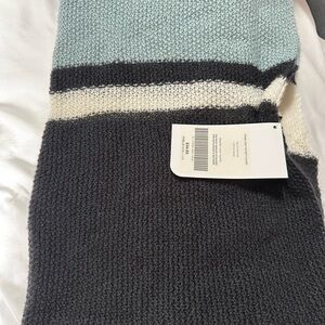 Fabletics Pearl Knit Infinity Scarf in Black and Gray